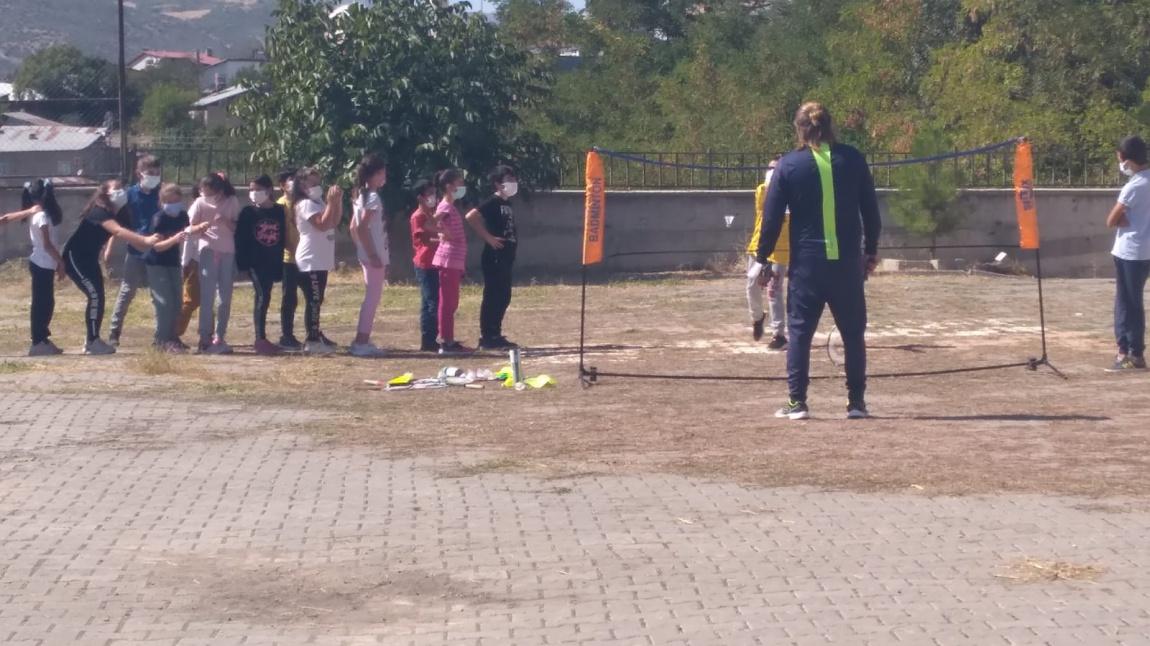 Öğrencilerimize Badminton Branşı Tanıtıldı